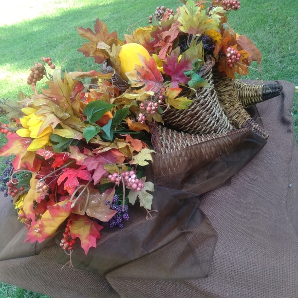 5 cornucopia baskets with faux fall arrangements - Picture 3 of 16